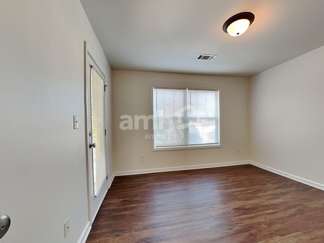 Building Photo - 483 Strawberry Walk