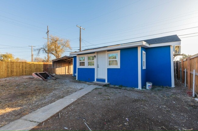 Building Photo - Redone 2/1