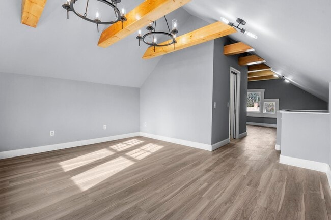 Building Photo - 46 Hart St