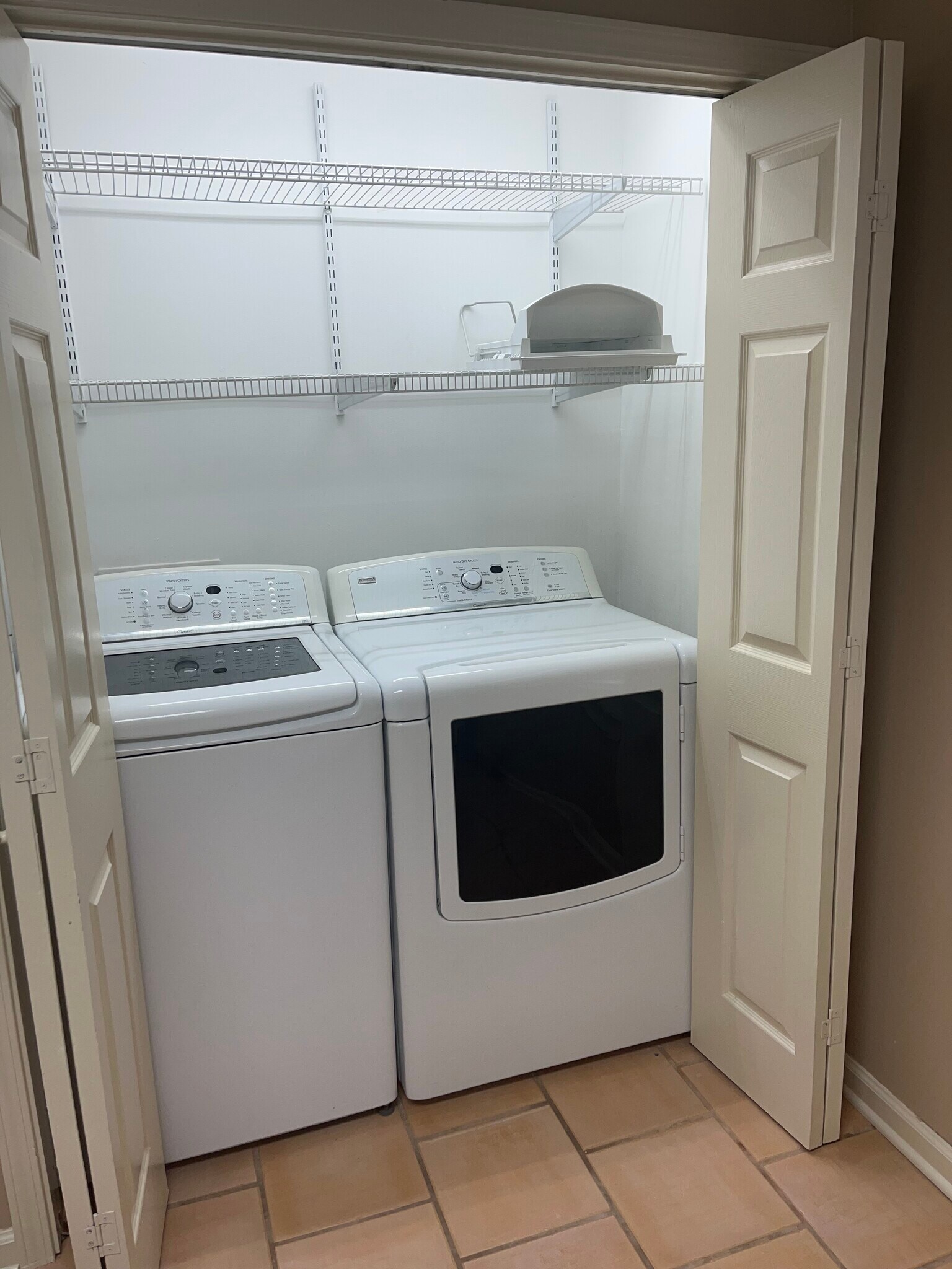 Building Photo - 4 Laura Dr