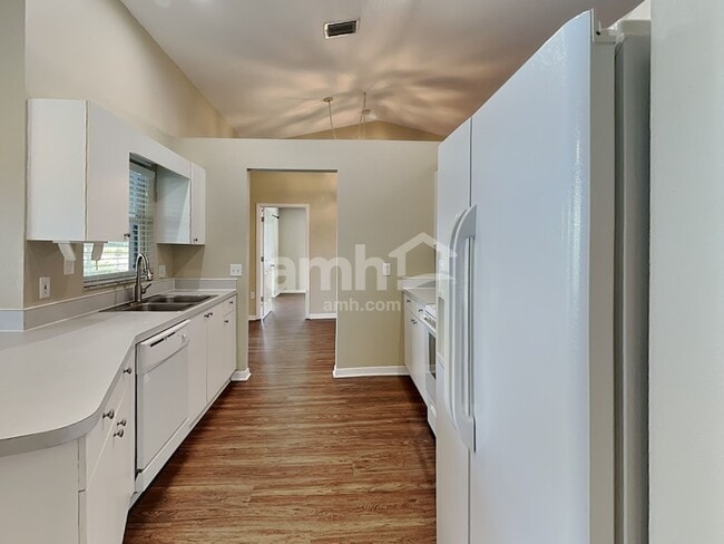 Building Photo - 6744 66th Ave E