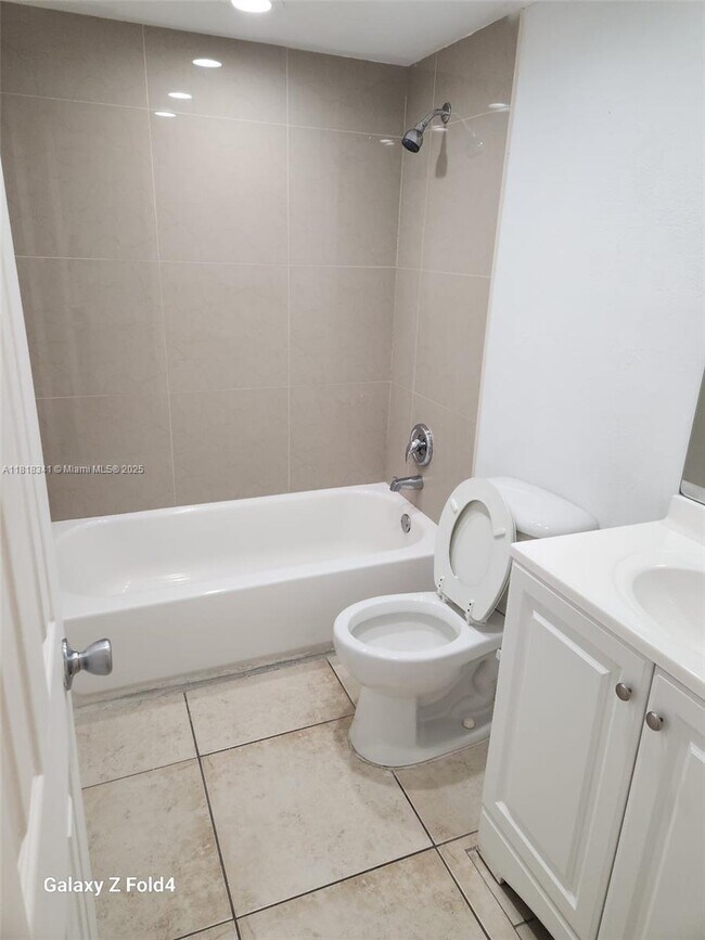 Building Photo - 6950 Miami Gardens Dr