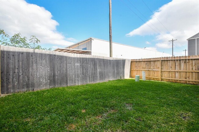 Building Photo - 8432 Berry Brush Ln