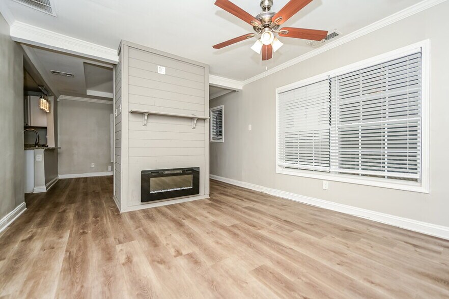 Building Photo - 1315 Dorsey St SW