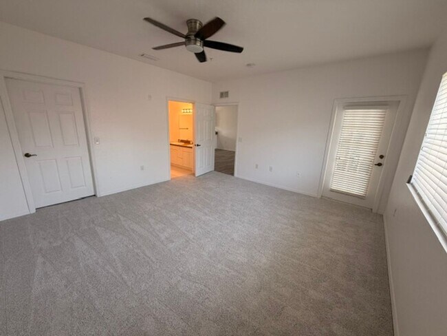 Building Photo - 3980 Mediterranea Cir