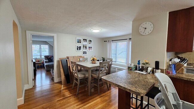 Building Photo - 539 Malden St