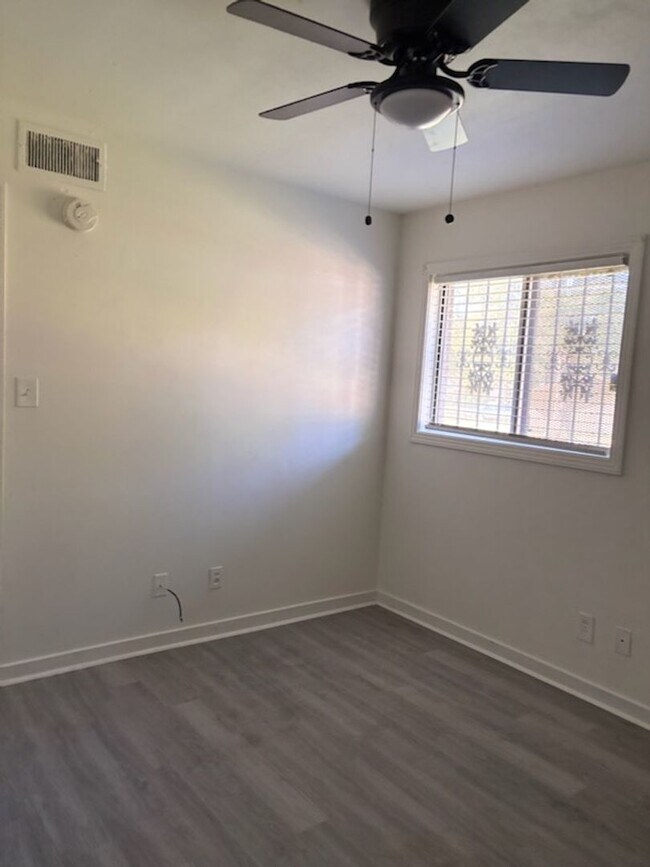 Building Photo - 5408 Keele St