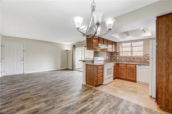 Building Photo - 7200 W Pirates Cove Rd