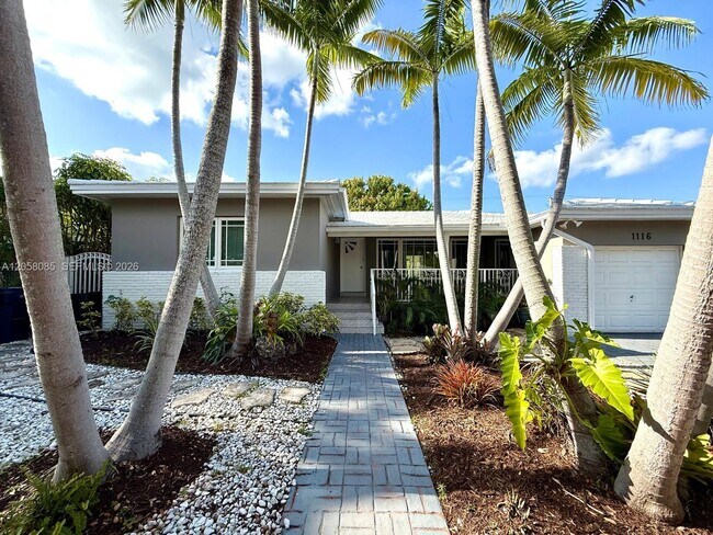 Building Photo - 1116 Biarritz Dr