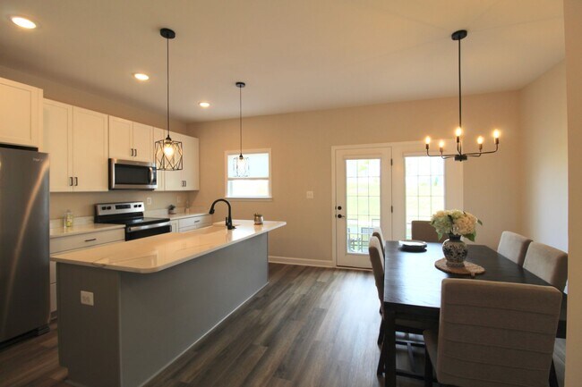 Building Photo - New construction 4 bed 3.5 bath townhome!