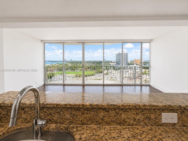 Building Photo - 7601 E Treasure Dr