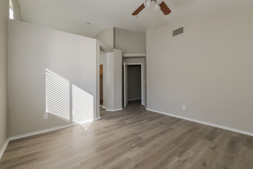 Building Photo - 682 Covina Dr