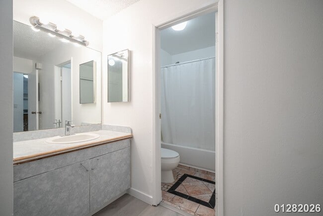 Building Photo - 1255 Nuuanu Ave