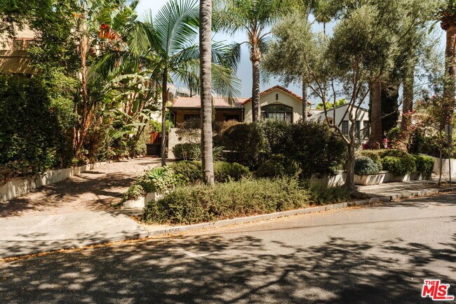 Building Photo - 8561 Rugby Dr