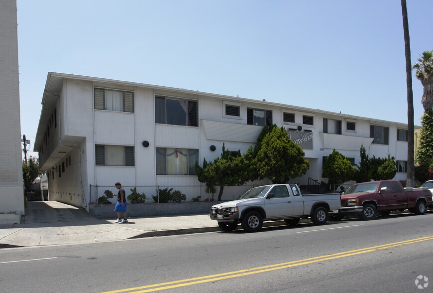141 N Normandie Ave - Val D' Kingsley LLC