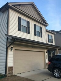 Building Photo - 318 River Oak St