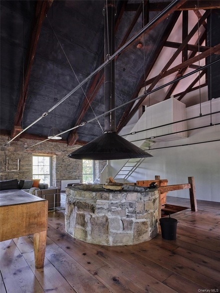 Building Photo - 1883 NY-213