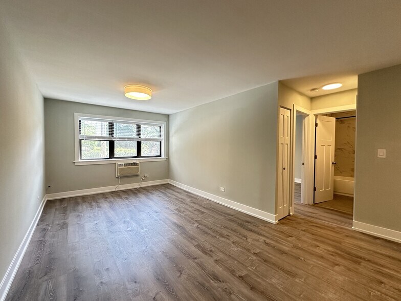 Building Photo - 507 W Barry Ave