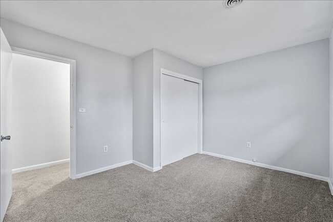 Building Photo - 925 2nd Ave E