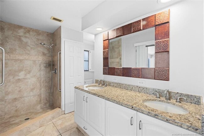 Building Photo - 3074 NE Loquat Ln