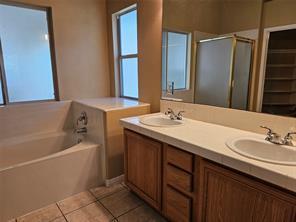 Building Photo - 2204 Zoa Dr