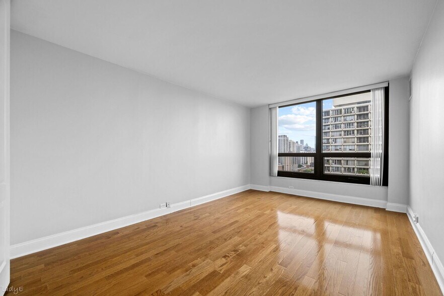 Building Photo - 2020 N Lincoln Park W