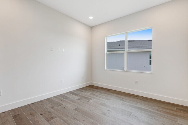 Building Photo - ** SEVEN SHORES ** 3+DEN / 2.5 BATH - BRAND NEW HOME! - LUXURY AMENTITES - PET OK - ANNUAL RENTAL