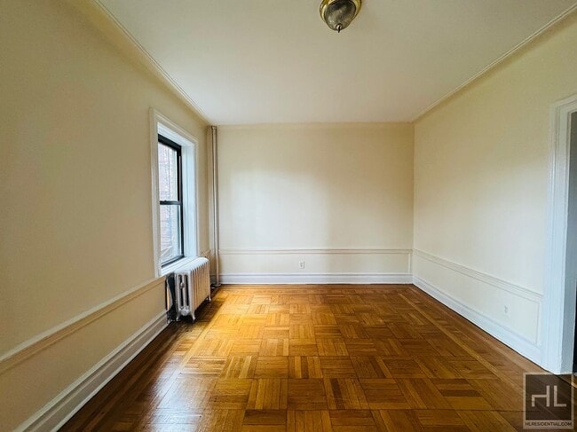 Building Photo - 656 W 204th St