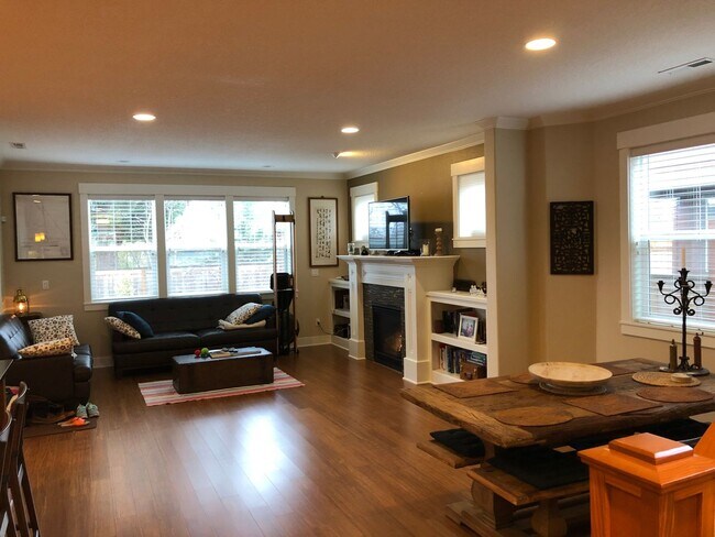 Building Photo - Gorgeous, modern craftsman 3+ bedroom, 3 b...