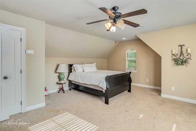 Building Photo - 244 Gloucester Dr