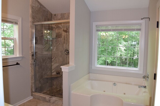 Building Photo - Great house in Top school district Innsbro...