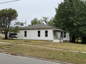 Building Photo - 532 W Pierce St