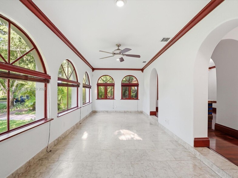 Building Photo - 1137 Asturia Ave