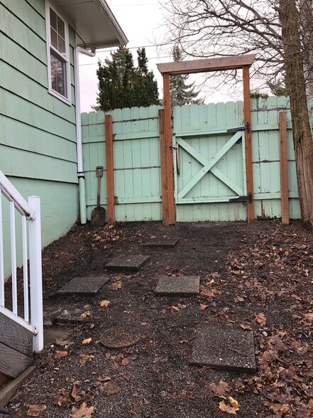 Building Photo - 310 SE Dilke St