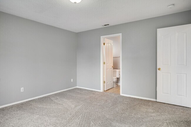 Building Photo - Freshly Updated 3-Bedroom Home for Rent in South Boise