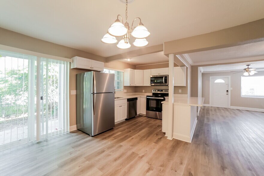 Building Photo - 1001 SW 25th Ave