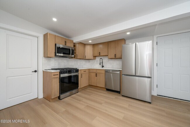 Building Photo - 8 Orchard St