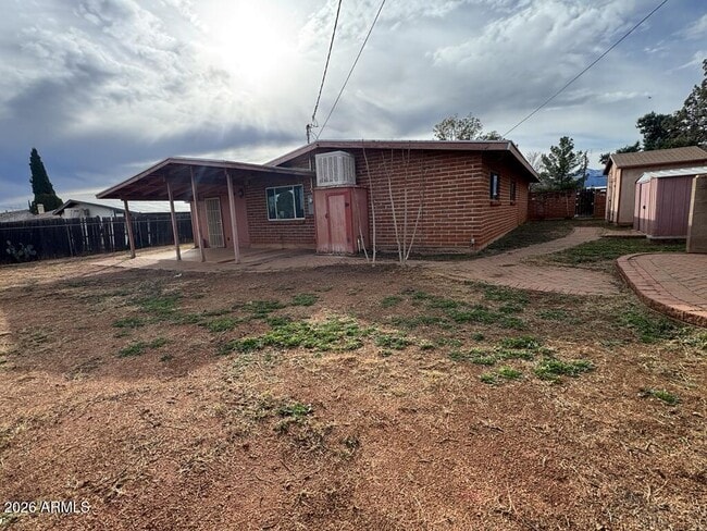 Building Photo - 1401 Bella Vista Dr