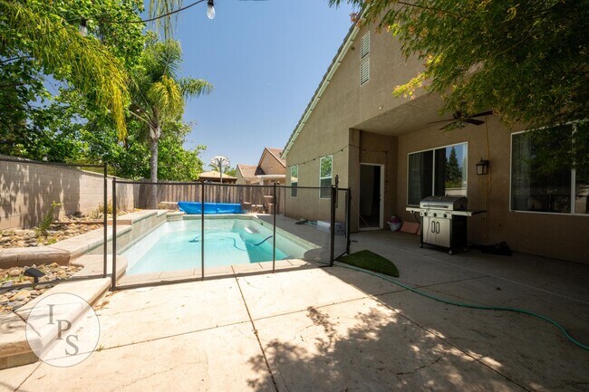 Building Photo - Charming 4BR/2BA Home in the Heart of Clov...