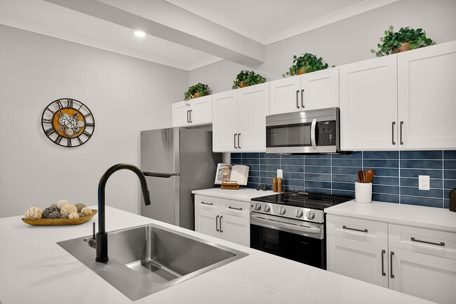 Building Photo - Pointe Grand Fort Pierce