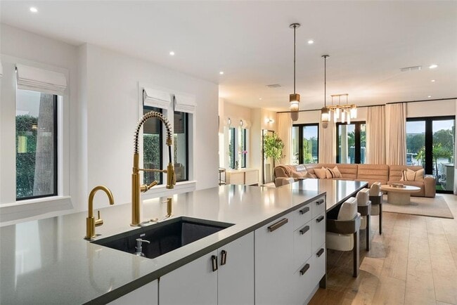 Building Photo - 1123 Abbeys Way