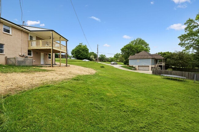 Building Photo - Sango Beauty With Finished Basement!