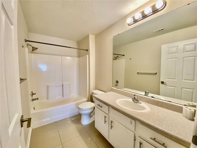 Building Photo - 5467 Vineland Rd