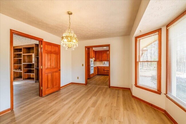 Building Photo - 4967 Macland Rd