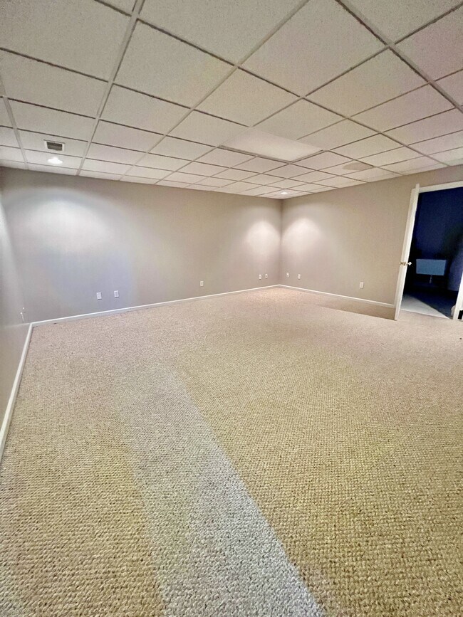 Building Photo - 171 Windwood Dr