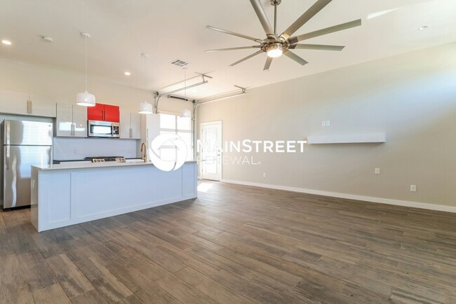 Building Photo - 3 Bedroom Pet-Friendly Home in Oklahoma City, OK with Main Street Renewal