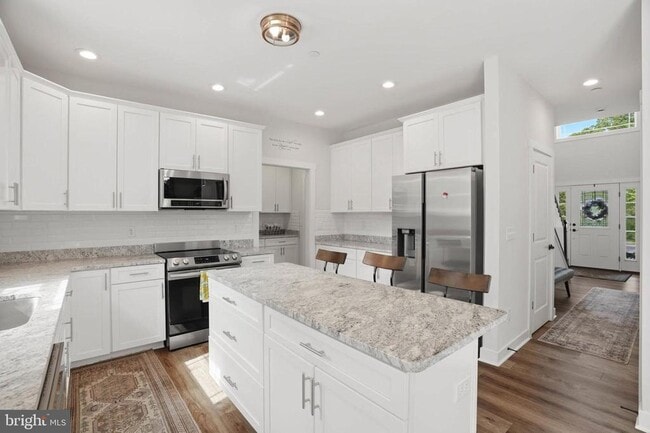 Building Photo - 722 Whitneys Landing Dr