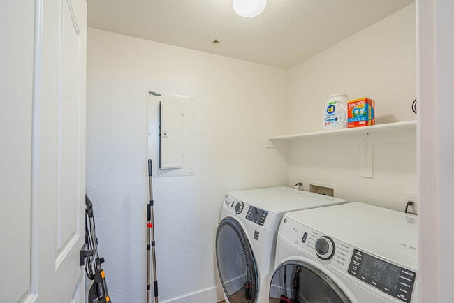 Building Photo - 2150 S 55th St