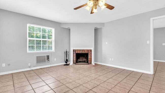 Building Photo - Unfurnished/Annual Rental 1br/ba/1 carport...