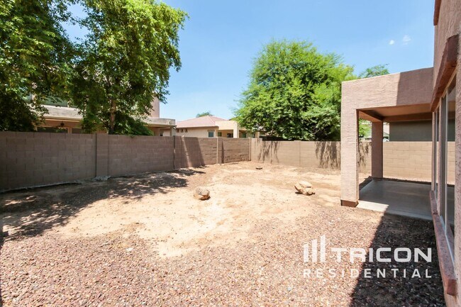 Building Photo - 9210 W Milkweed Loop
